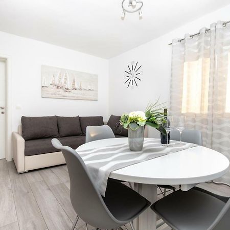 Ferienwohnung Apartman Topic Kaštela Exterior foto
