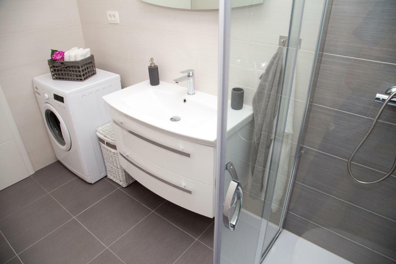 Ferienwohnung Apartman Topic Kaštela Exterior foto