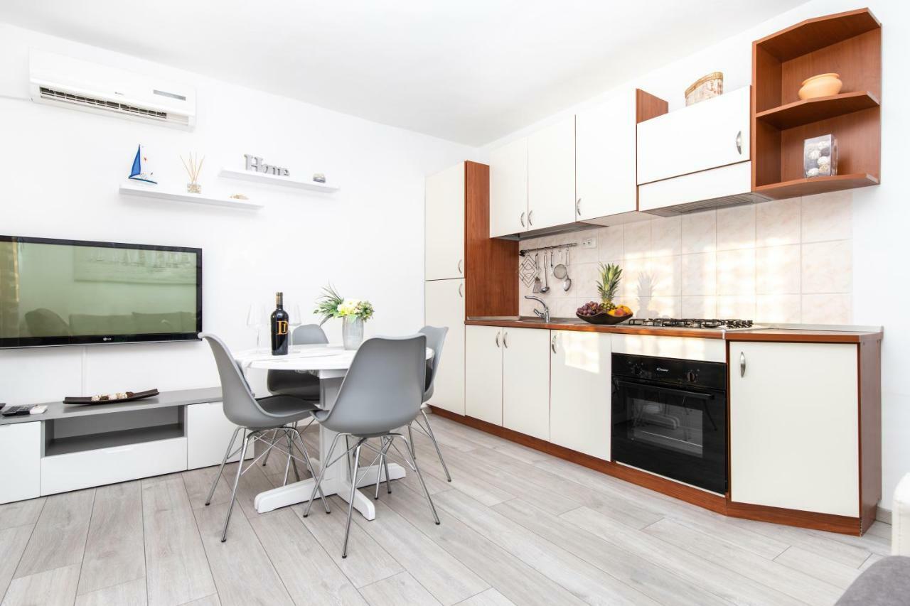Ferienwohnung Apartman Topic Kaštela Exterior foto
