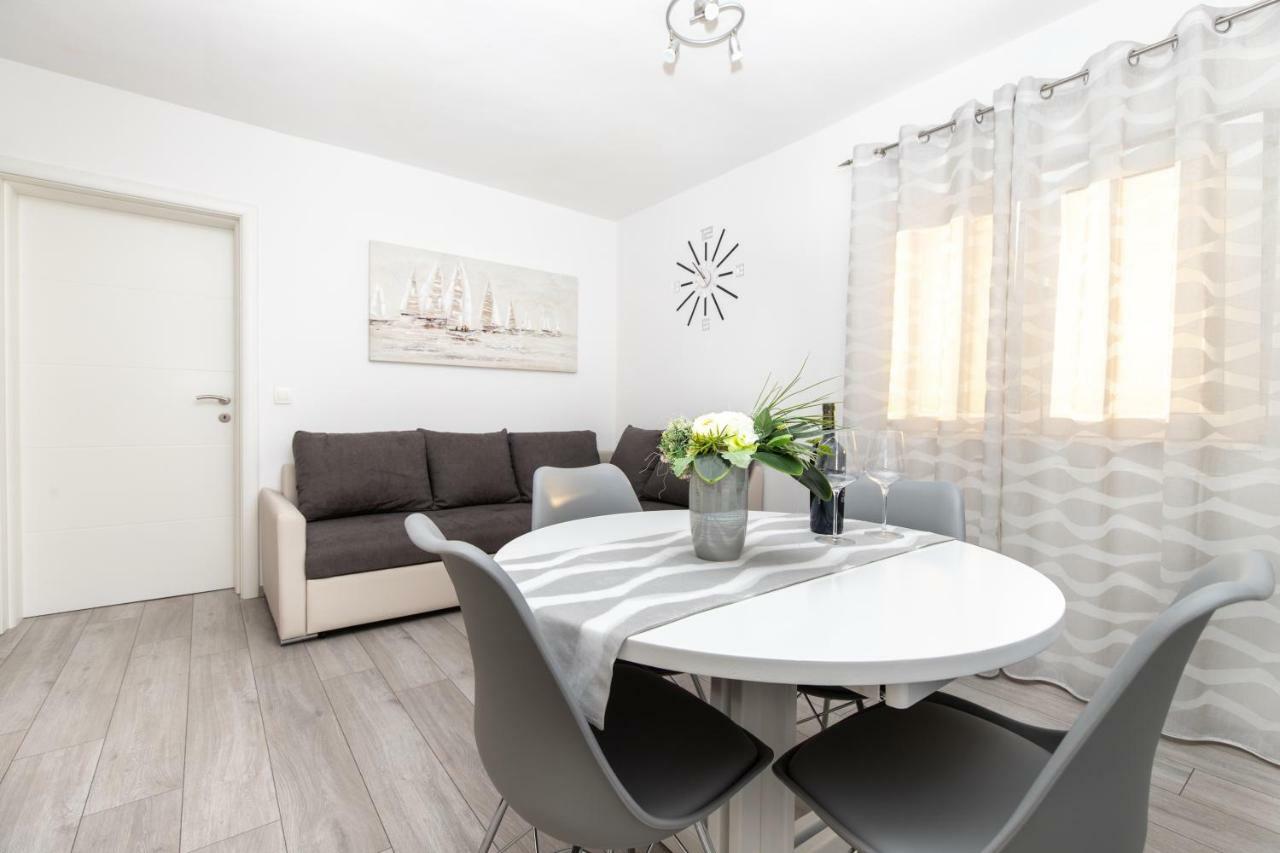 Ferienwohnung Apartman Topic Kaštela Exterior foto