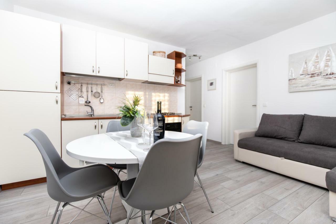 Ferienwohnung Apartman Topic Kaštela Exterior foto