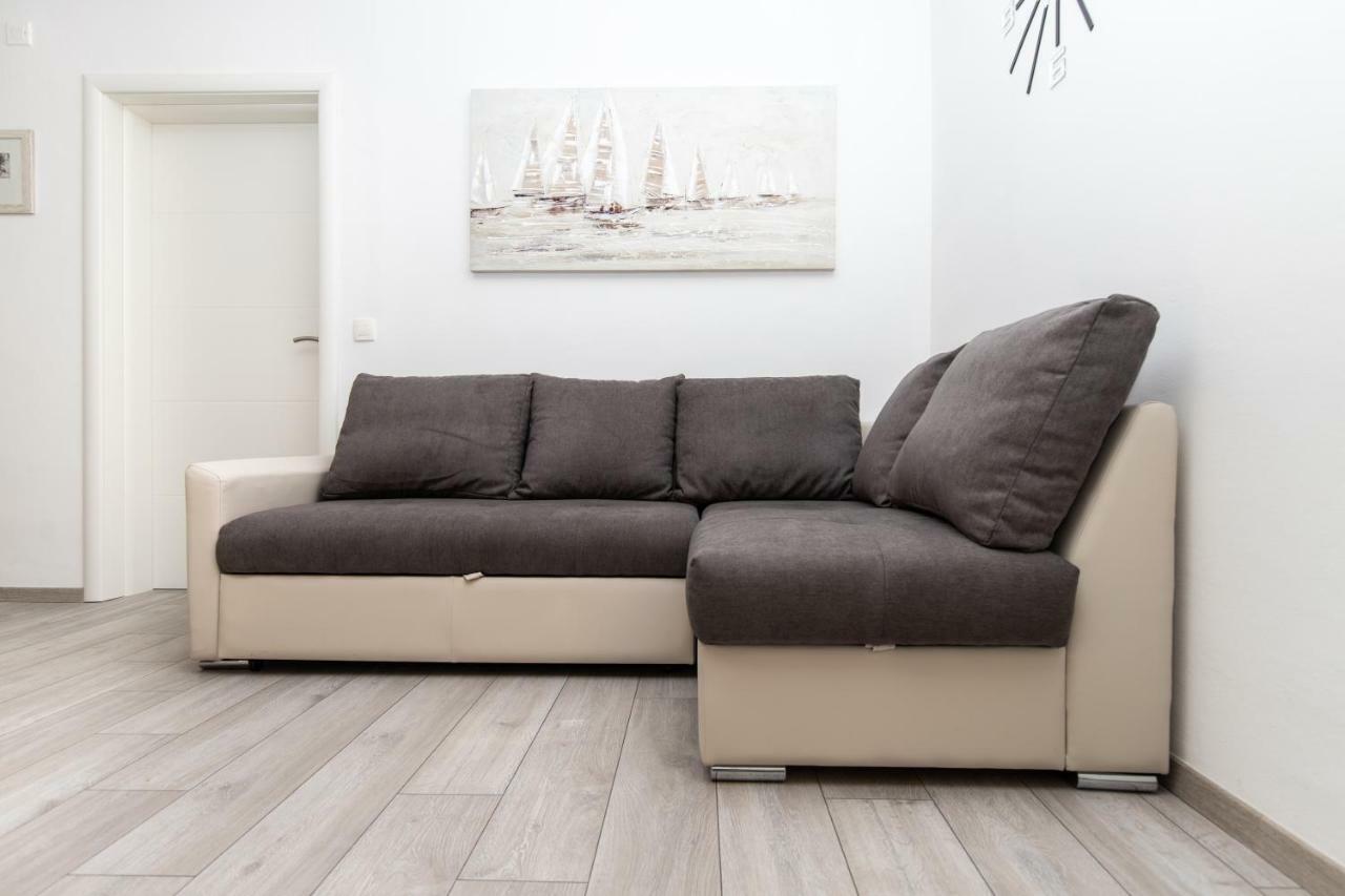 Ferienwohnung Apartman Topic Kaštela Exterior foto